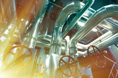 donanımları, kablolar ve borular modern Endüstr içinde bulunan