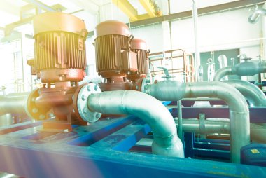 donanımları, kablolar ve borular modern Endüstr içinde bulunan