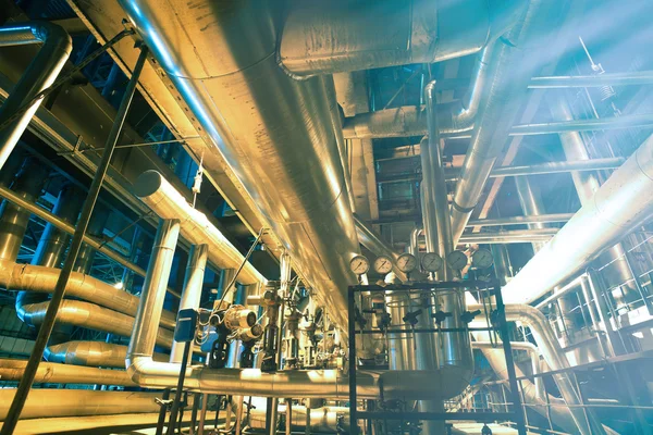 donanımları, kablolar ve borular modern Endüstr içinde bulunan