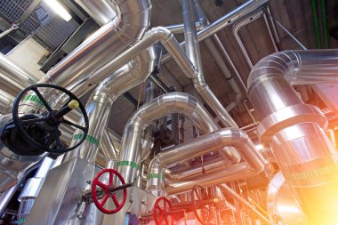 donanımları, kablolar ve borular modern Endüstr içinde bulunan