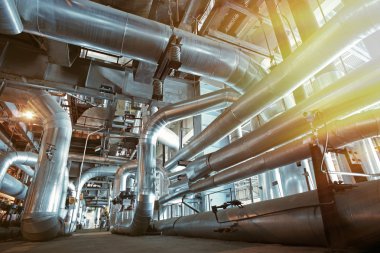 donanımları, kablolar ve borular modern Endüstr içinde bulunan