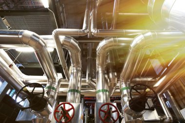 donanımları, kablolar ve borular modern Endüstr içinde bulunan