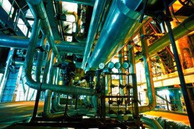 donanımları, kablolar ve borular modern Endüstr içinde bulunan