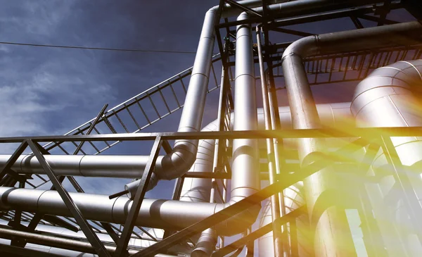 Industrial zone, Steel pipelines and valves against blue sky — Stock Photo, Image