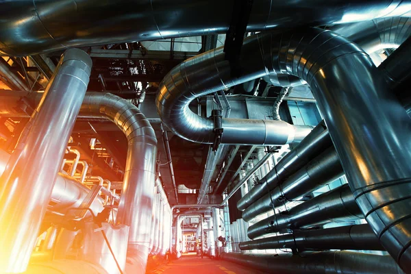 Ipari övezet, acélvezetékek és berendezések — Stock Fotó
