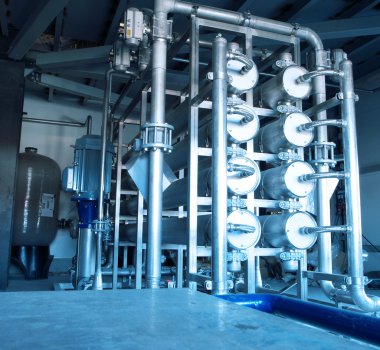 ekipman, kablo ve boru olarak endüstriyel güç içinde buldum