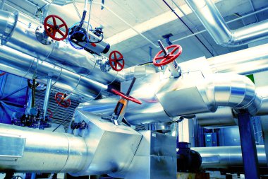 Sanayi bölgesi, mavi tonlu çelik boru hatları.