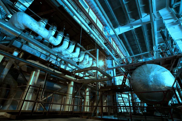 Uitrusting, kabels en leidingen als gevonden binnenkant van industriële powe — Stockfoto
