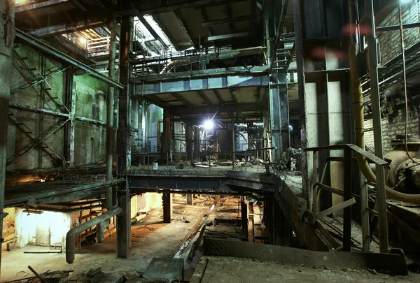 Old creepy, dark, decaying, destructive, dirty factory — Stock Photo, Image