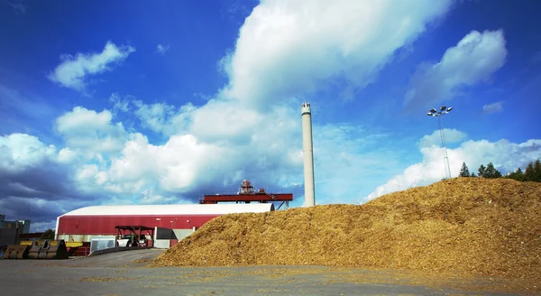 Bio power plant with storage of wooden fuel (biomass) against bl — Stock Photo, Image