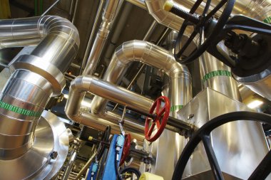 Sanayi Bölgesi, çelik boru hatları, subaplar ve kabloları