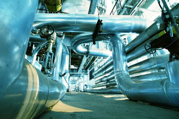 Industrizon, stålrörledningar, ventiler och pumpar — Stockfoto