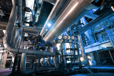 donanımları, kablolar ve borular modern Endüstr içinde bulunan