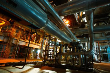 donanımları, kablolar ve borular modern Endüstr içinde bulunan