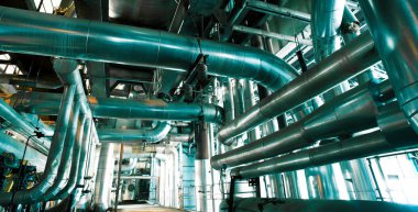 donanımları, kablolar ve borular modern Endüstr içinde bulunan