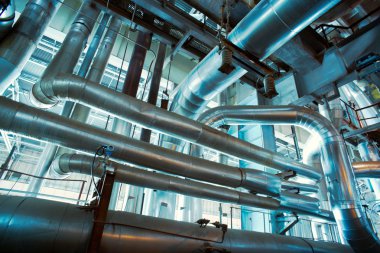 donanımları, kablolar ve borular modern Endüstr içinde bulunan