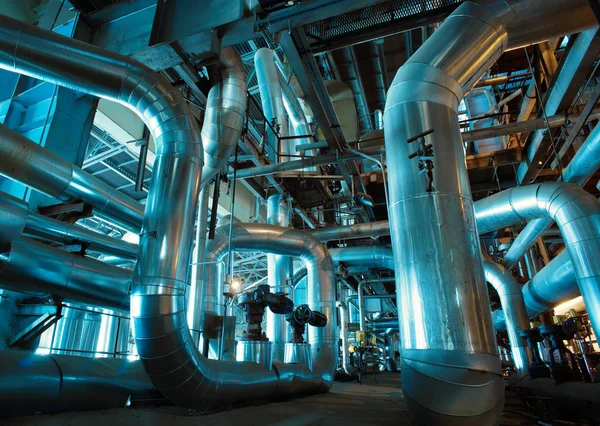 donanımları, kablolar ve borular modern Endüstr içinde bulunan