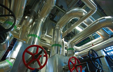 donanımları, kablolar ve borular modern Endüstr içinde bulunan