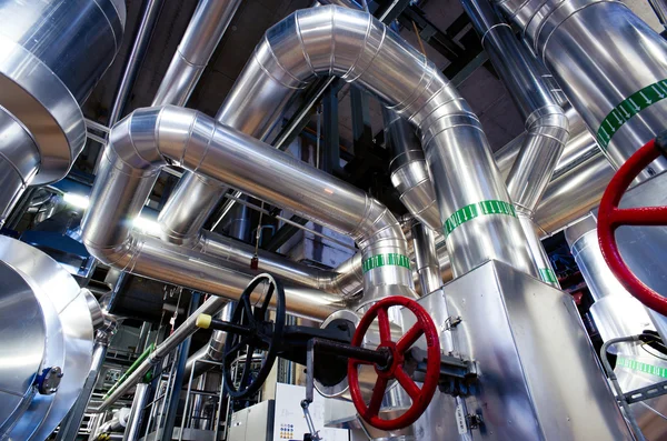 donanımları, kablolar ve borular modern Endüstr içinde bulunan