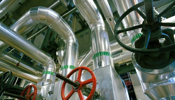 donanımları, kablolar ve borular modern Endüstr içinde bulunan