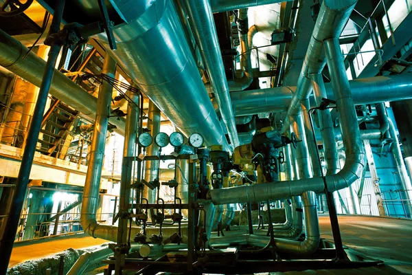 donanımları, kablolar ve borular modern Endüstr içinde bulunan