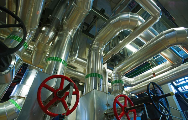 donanımları, kablolar ve borular modern Endüstr içinde bulunan