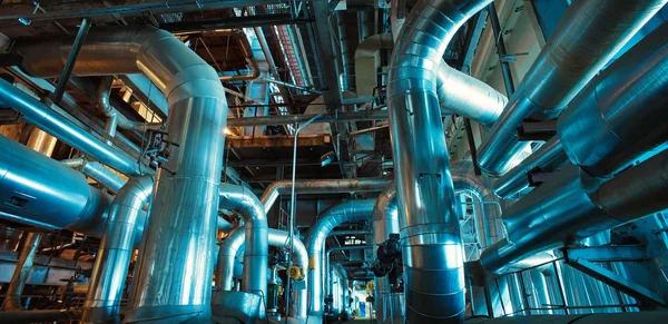 donanımları, kablolar ve borular modern Endüstr içinde bulunan