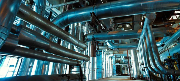 donanımları, kablolar ve borular modern Endüstr içinde bulunan