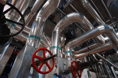 donanımları, kablolar ve borular modern Endüstr içinde bulunan