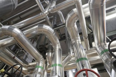 donanımları, kablolar ve borular modern Endüstr içinde bulunan