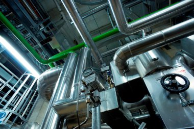 donanımları, kablolar ve borular modern Endüstr içinde bulunan