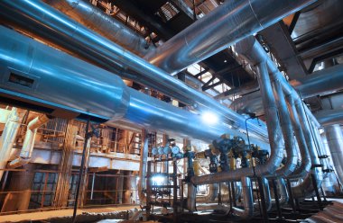 donanımları, kablolar ve borular modern Endüstr içinde bulunan