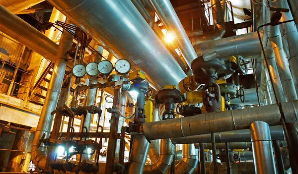 Průmyslová zóna, Ocelové potrubí, ventily a čerpadla — Stock fotografie