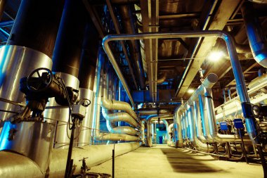 donanımları, kablolar ve borular modern Endüstr içinde bulunan