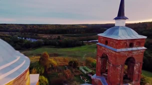 Starý kostel v obci Nikola Lenivets — Stock video