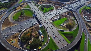 Hava sinek karmaşık değişim Moskova çevre yolu (Mkad) yukarıda. Quadrocopter ile yapılan video.