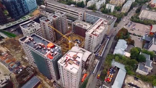 Luchtfoto van woonwijk in aanbouw in Moskou. — Stockvideo