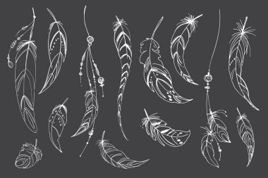 Rüya kapanı hippi dekorasyon dövme çizgisi. Boho tarzı, boncuklar ve tüyler.