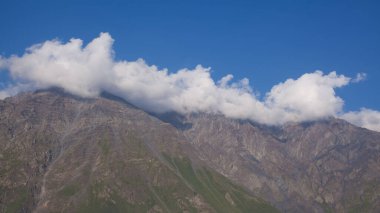 Bulutlardaki Kafkas Dağları