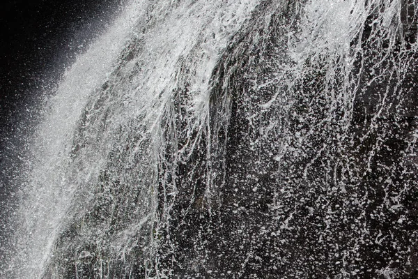 Cascata Montagna Che Scorre Lungo Muro Pietra — Foto Stock