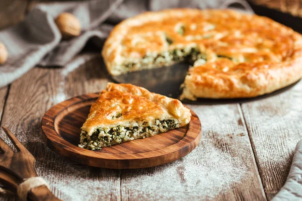 Cut pie with spinach and cheese filling — Stock Photo, Image
