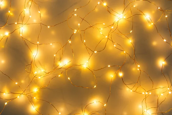 Ilık, parıldayan bakır çelenge yakın çekim