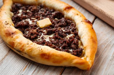 Kıymalı Gürcü yardımcı khachapuri.