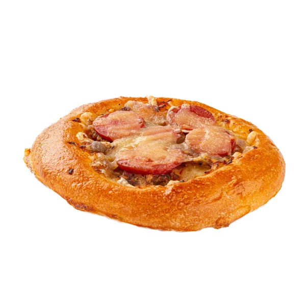 Izolált orosz kantin mini pizza kolbásszal — Stock Fotó