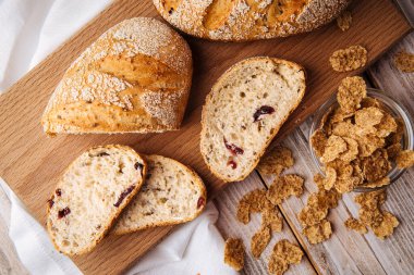Dilimlenmiş müsli gevreğinin üst görüntüsü