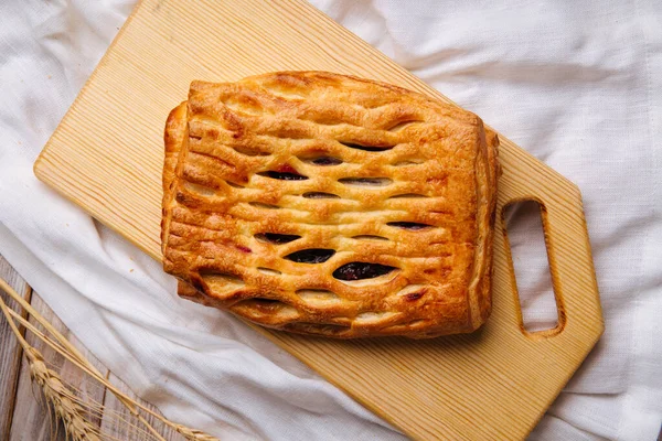 Bovenaanzicht op vers gebakken bessenjam taarten — Stockfoto