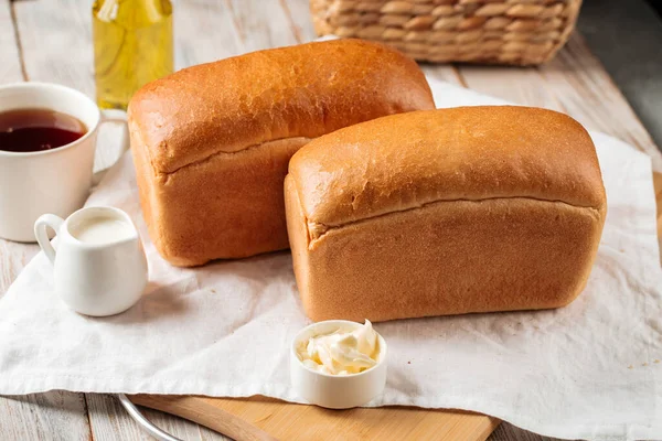 白砖形面包加黄油 — 图库照片