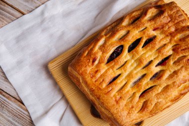 Taze böğürtlenli turtanın en üst görüntüsü