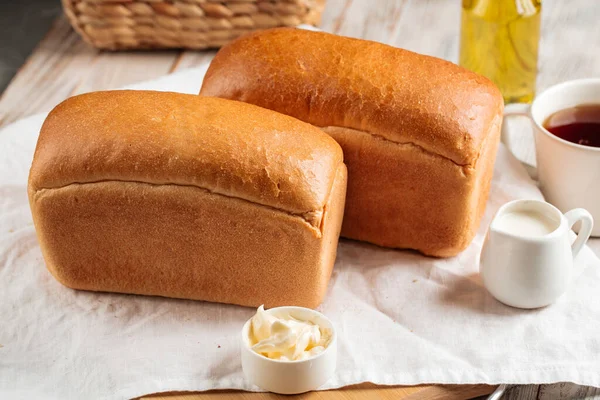 白砖形面包加黄油 — 图库照片