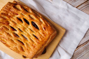 Taze böğürtlenli turtanın en üst görüntüsü